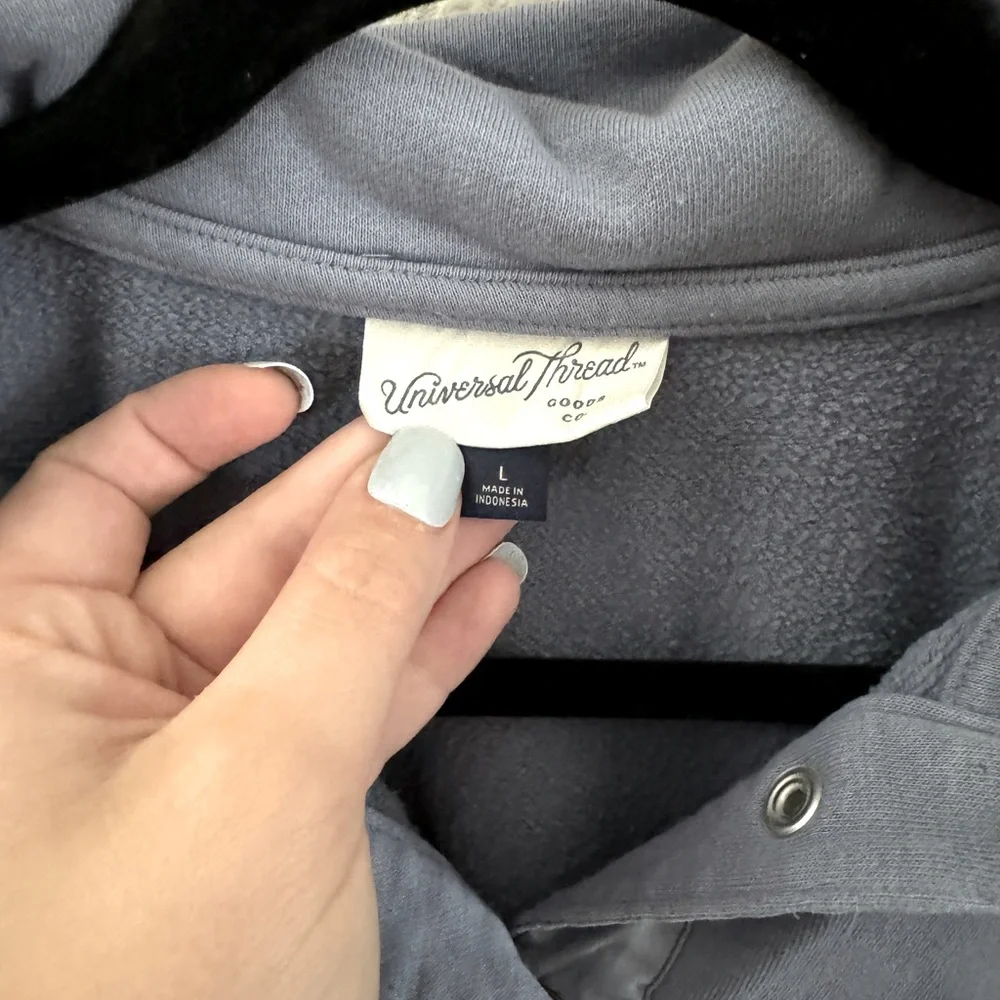 Universal Thread 3/4 Button Up - Picture 3 of 4